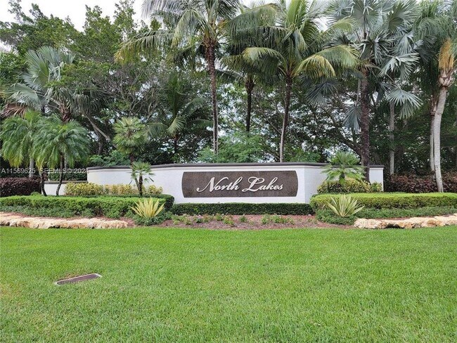 Foto del edificio - 928 Falling Water Rd