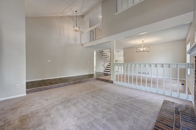 Foto del edificio - $2,800 - 3 Bed. 2.5 Bath Home with AC, Lof...