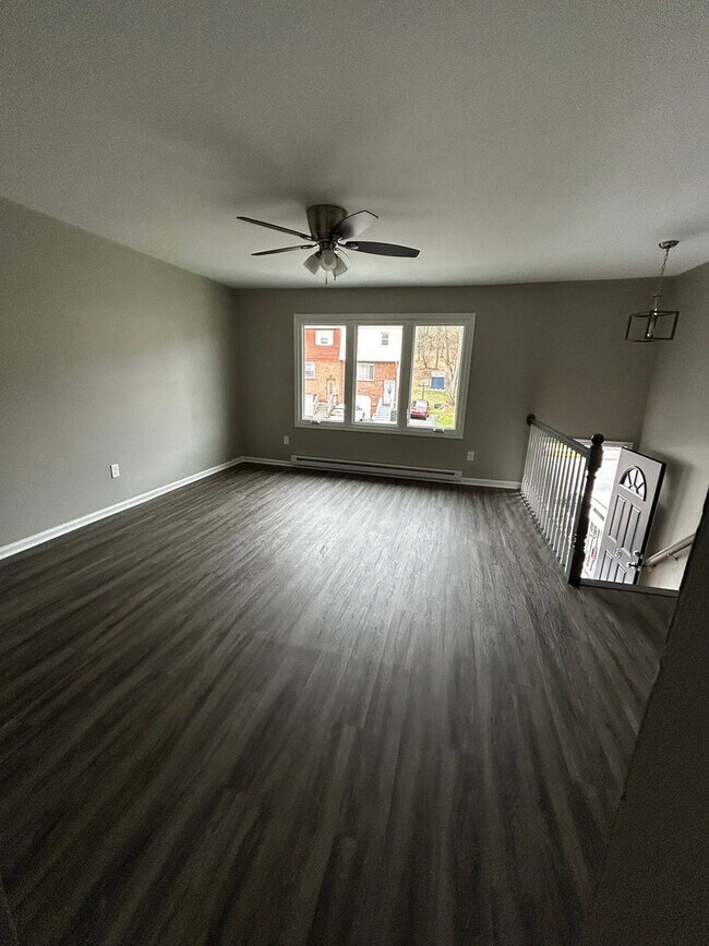 Building Photo - 3BR Townhome with garage! - Northampton School District