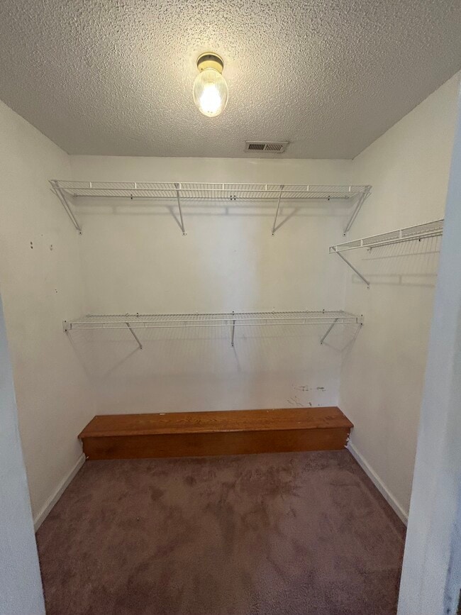 Foto del edificio - 147 Lawndale Ln