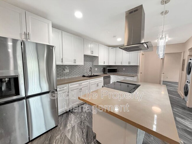 Building Photo - 3030 Alta View Dr