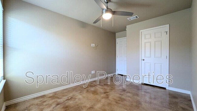 Foto del edificio - 1621 Sabine Rd