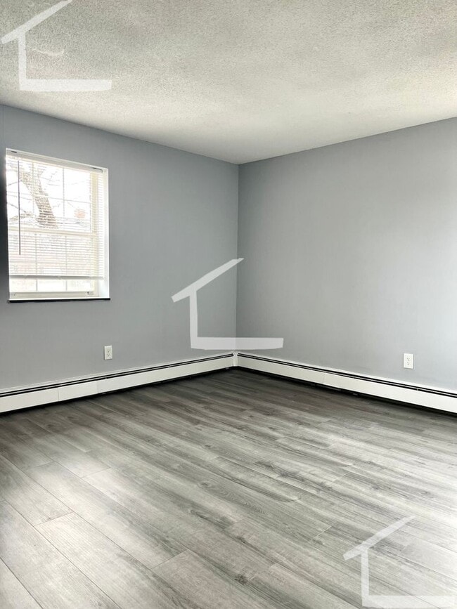 Building Photo - Brand new renovated 2 bed in Newton with parking.