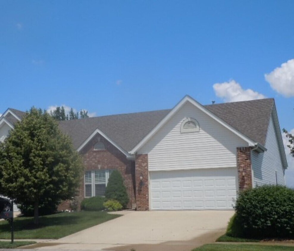 6855 Kensington Dr, Maryville, IL 62062 Condo for Rent in Maryville