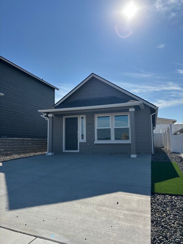 Building Photo - New Single Level Home in SunRidge Community
