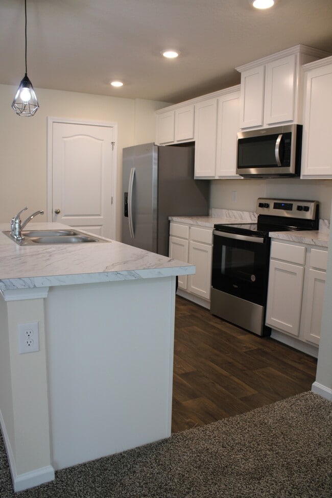 Kitchen - 92 Falcon Ridge Rd