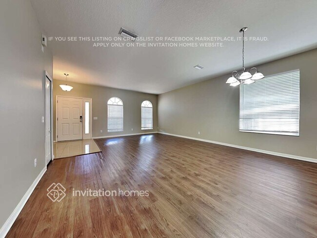 Building Photo - 10417 Meadow Spring Dr