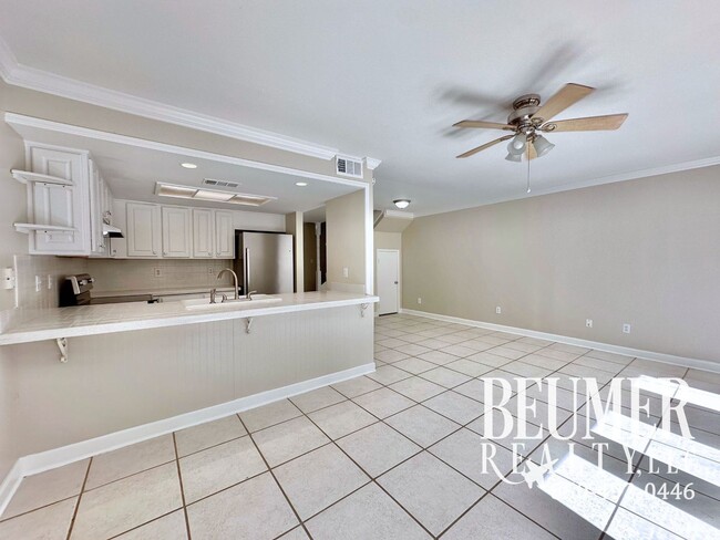 Building Photo - Charming 2 bedroom, 2.5 bath townhome for rent in SW Pensacola!