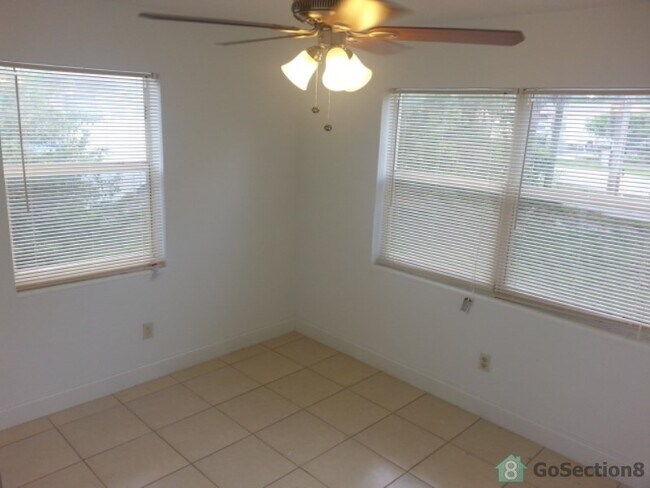 Foto del edificio - 2500 NE 7th Ter