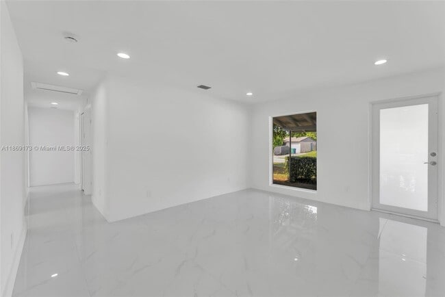 Foto del edificio - 1390 SW 50th Ave