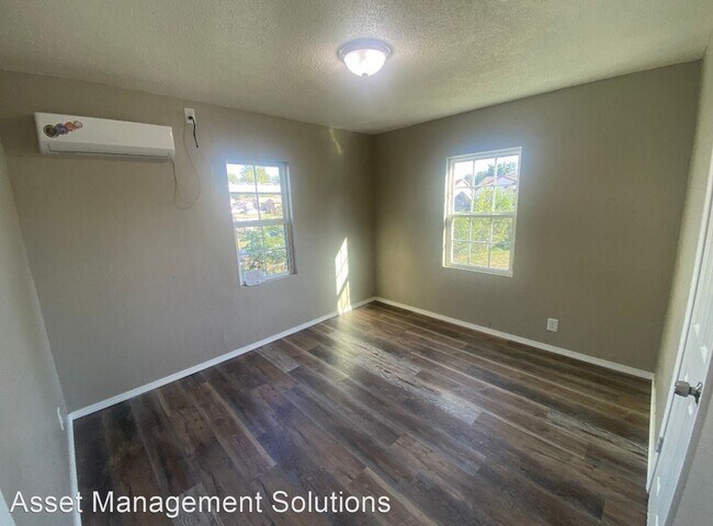 Foto del edificio - 2 br, 1 bath House - 3209 SW 21st ST.
