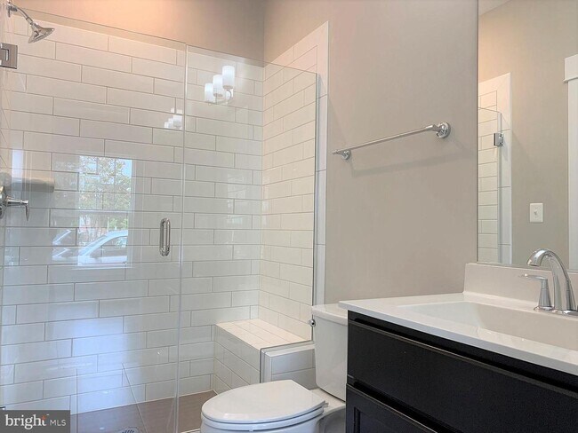 Building Photo - 703 Parkside Pl NE