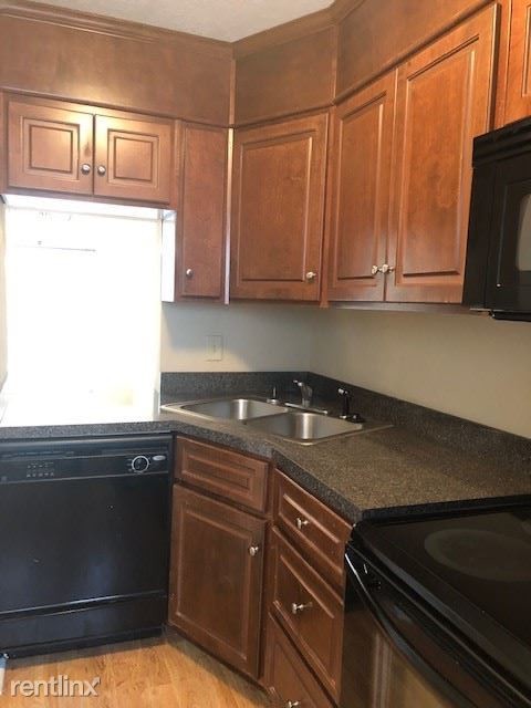 Building Photo - 1 br, 1.5 bath Condo - 2632 Berkshire Rd