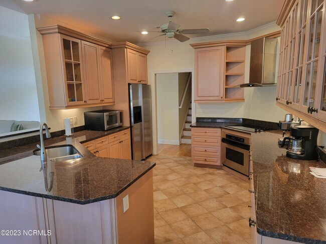 Building Photo - 62 Abbington Pl SW
