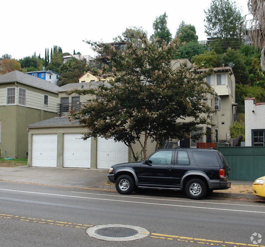 16021604 Silver Lake Blvd, Los Angeles, CA 90026 Apartments in Los