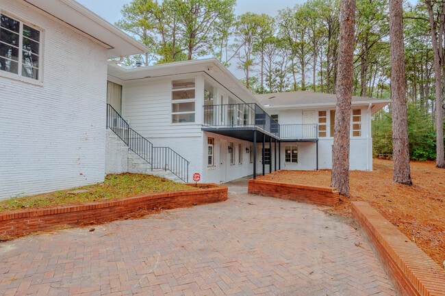 Foto del edificio - 1010 Bion Butler Rd