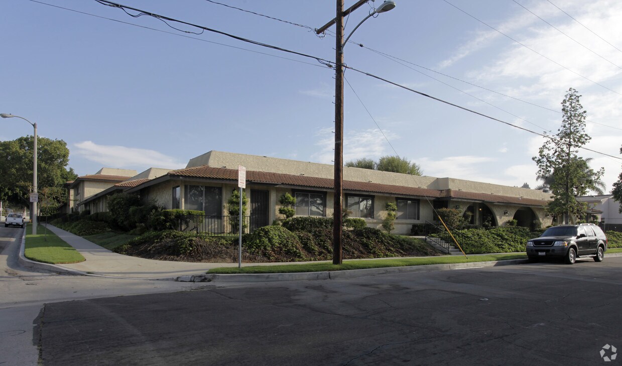 Foto del edificio - 561-585 W Greenwood Ave