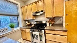 Foto del edificio - 1319 W Addison St