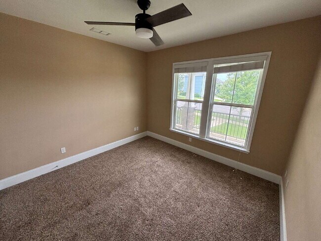 Foto del edificio - Charming 3-Bedroom Home in Southwood – Spacious Living & Oversized Backyard! Wash/Dryer on site