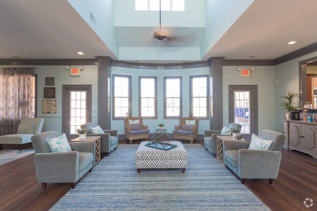 Interior Photo - MAA Benton