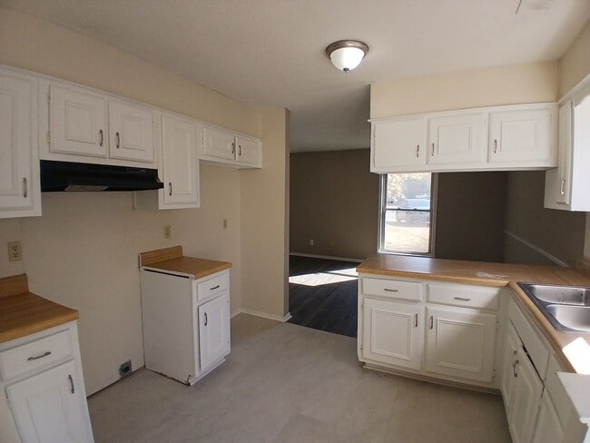 Photo - Spacious 3 bedroom 2 bath home - Open To Section 8