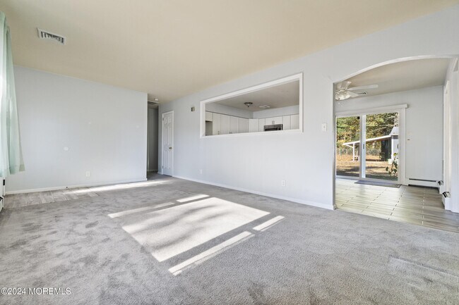 Building Photo - 162 Juliustown Rd