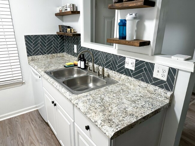 Foto del edificio - 1408 Deerpond Ln