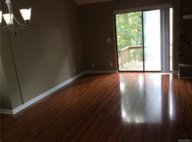 Building Photo - 3284 Little John Dr