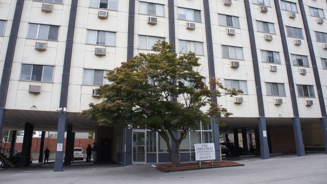 Building Photo - Diplomat Apartments
