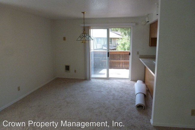 Building Photo - 4238-4252 Meadowbrook Ct NE
