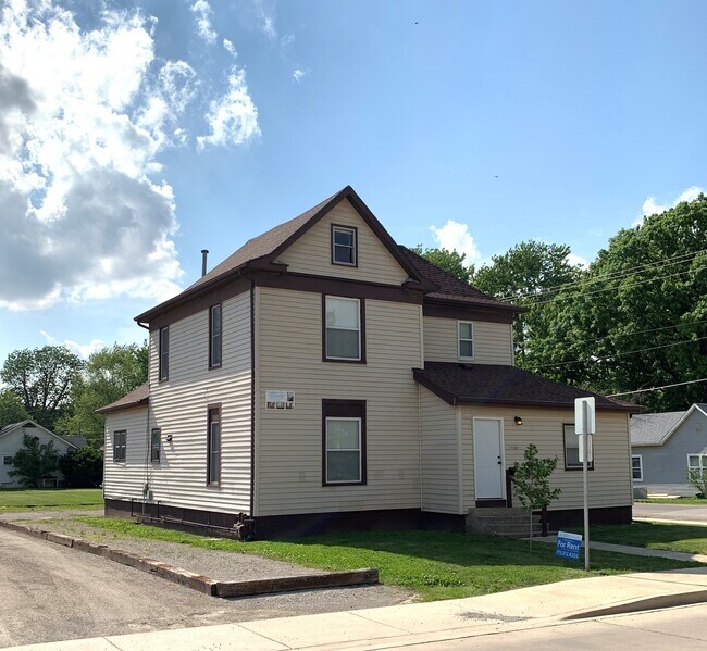 Building Photo - 1402 9th St