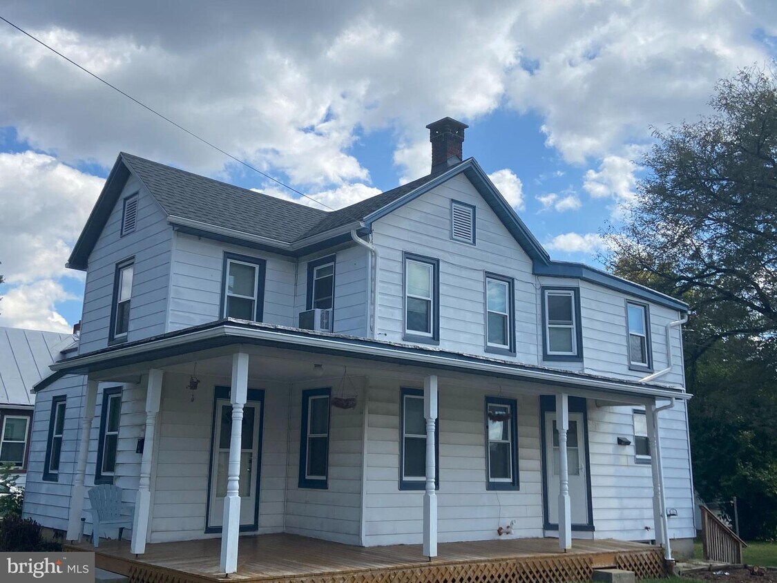 Primary Photo - 1702 Palm St