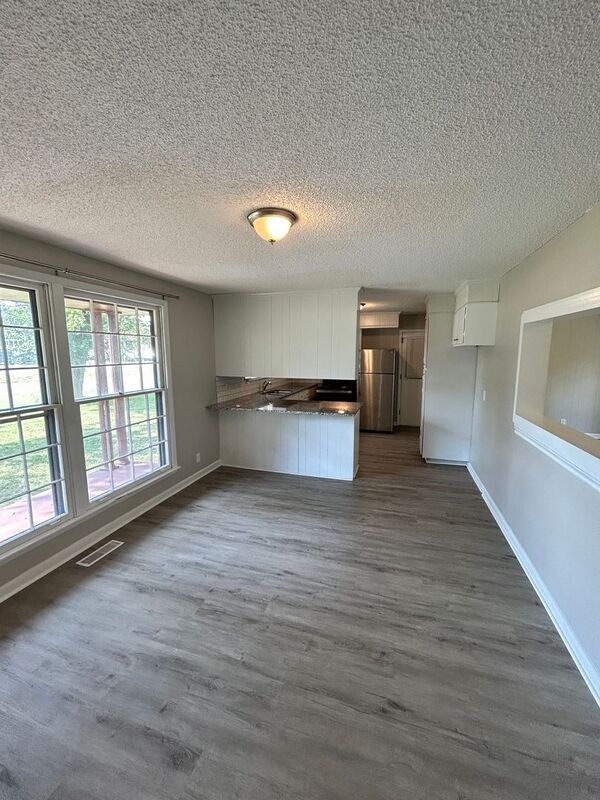 Building Photo - 3407 Knight Dr