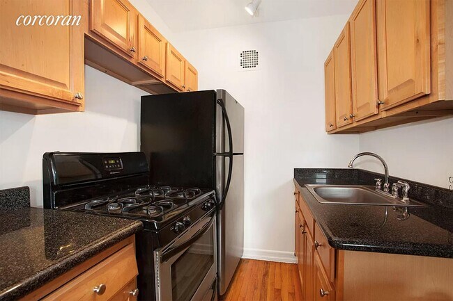 Building Photo - 192 Sackett St