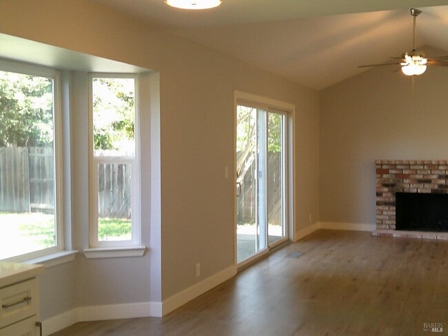 Foto del edificio - 785 Dogwood Cir