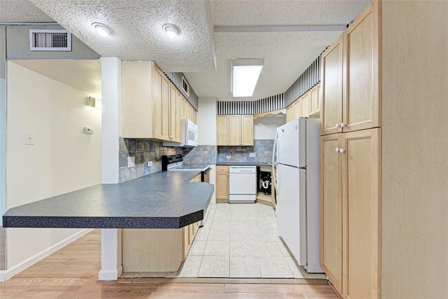 Foto del edificio - 2404 Longview St