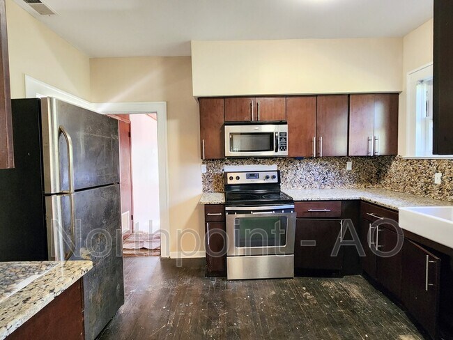 Building Photo - 6420 New Kings Rd