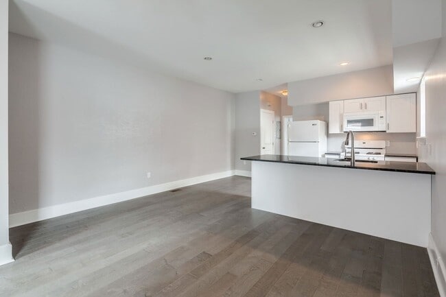 Building Photo - 1400 S 16th St