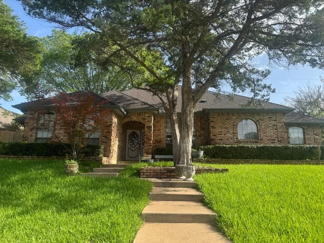 Building Photo - 1401 Covington Dr