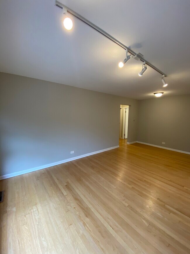 Sala de estar/comedor - 1942 Linden Ave