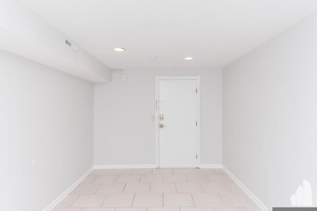 Building Photo - 2 bedroom in Chicago IL 60614