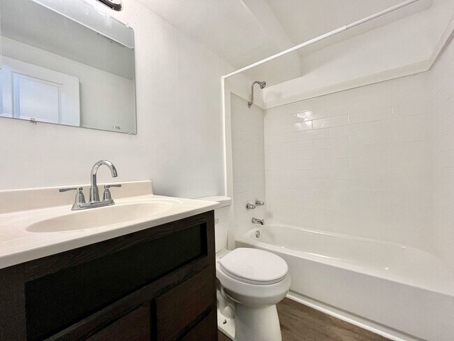 Foto del edificio - 1545 Carmil Dr