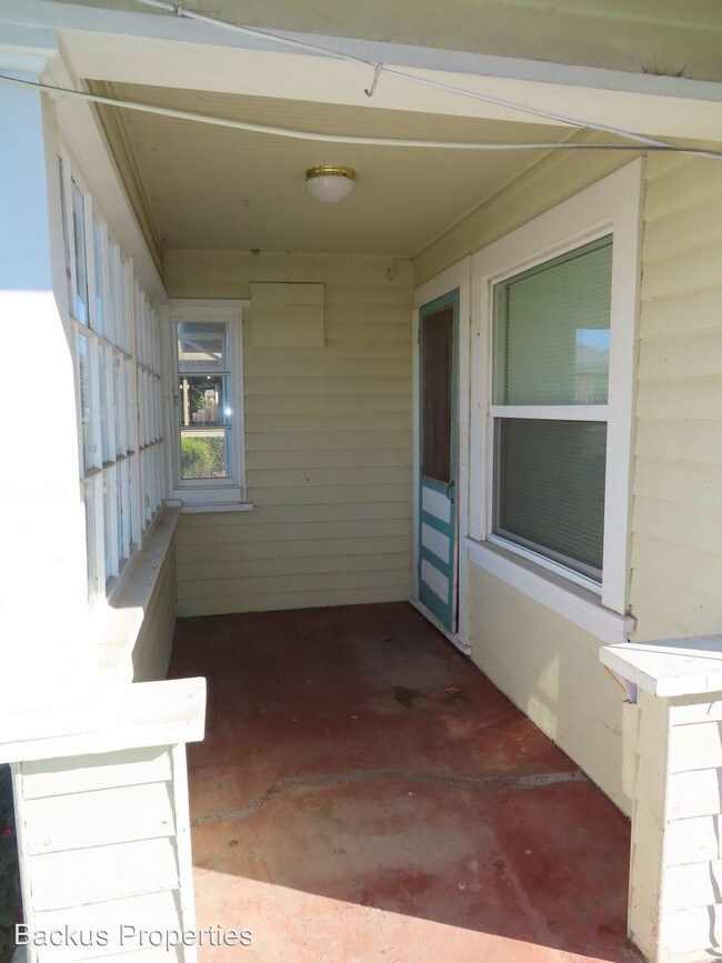 Building Photo - 2 br, 1 bath Apartment - 136 East Street