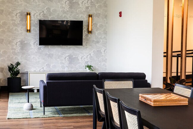 Building Photo - 723 Mt Vernon Ave