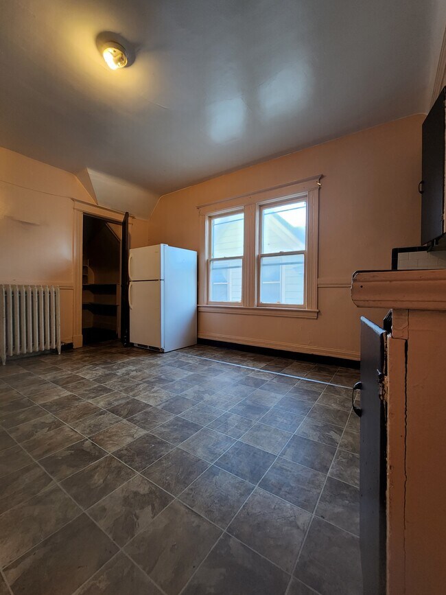 Kitchen - 490 Ames St