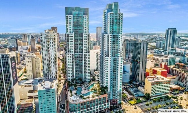 Edificio - 244 Biscayne Blvd
