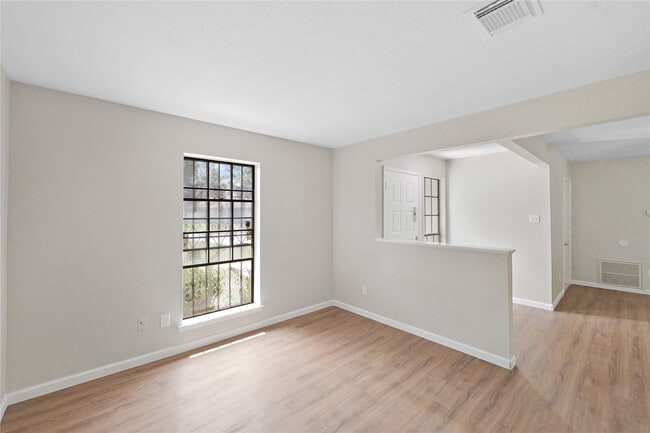 Foto del edificio - 7111 Pinehook Ln