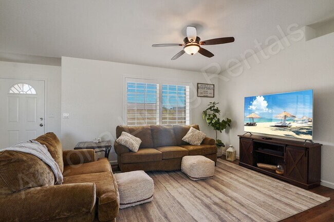 Building Photo - FURNISHED AVAILABLE OCTOBER - MAY