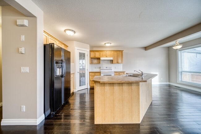 Building Photo - 413 300 Bayside Pl