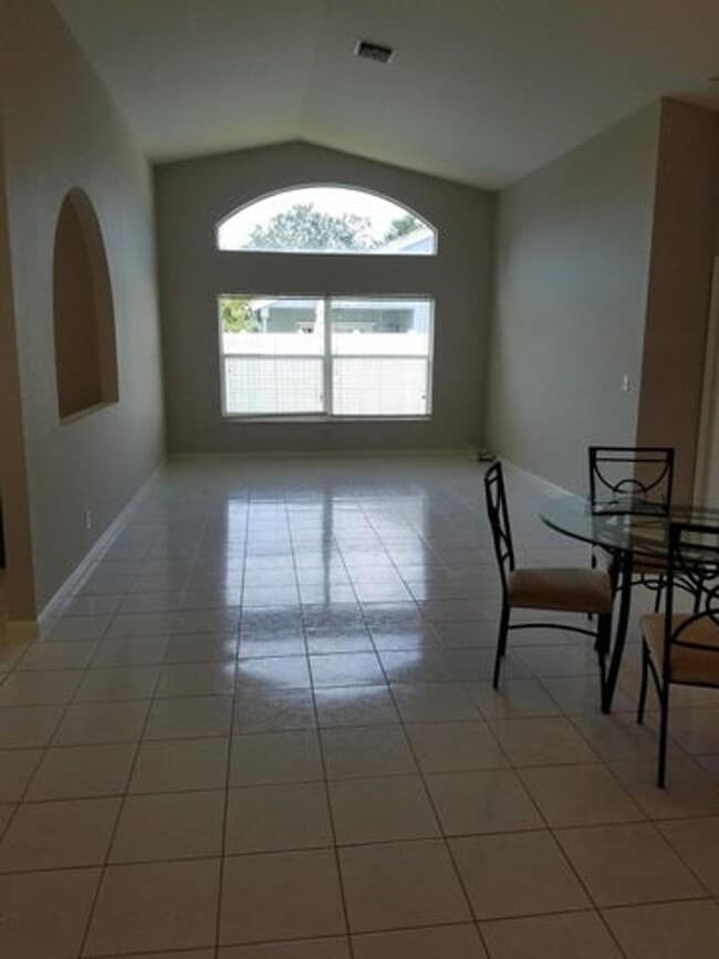 Building Photo - 4070 Laurelwood Ln